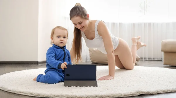 Cute Baby Boy Young Mother Sitting Carpet While She Doing — Stock Photo, Image