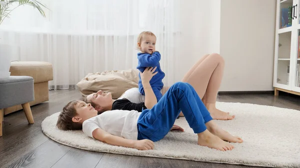 Two Kids Lying Floor Mother Doing Fitness Sports Exercises Family — Stock Photo, Image