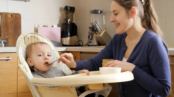 Portrait Smiling Mother Feeding Her Baby Son Porridge Spoon Concept — Stock Photo, Image