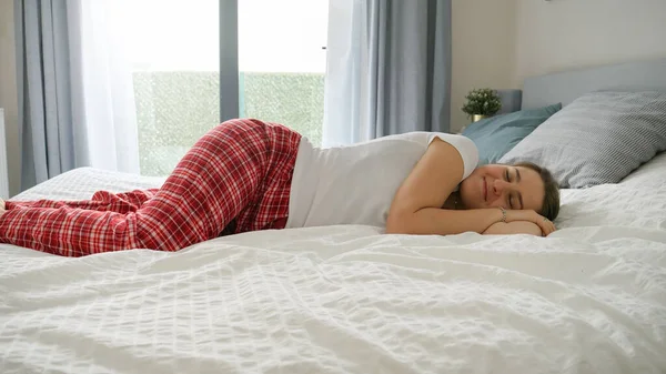 Smiling Young Woman Cozy Pajamas Joyfully Lying Soft Bed Large — Stock Photo, Image
