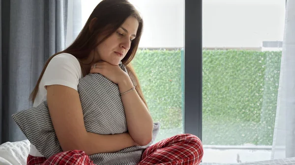 Upset Thoughtful Young Woman Pajamas Sitting Bed Hugging Cushion Tightly — Stock Photo, Image