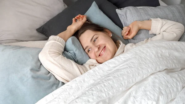Portrait Smiling Young Woman Opens Eyes While Lying Waking Bed — Stock Photo, Image