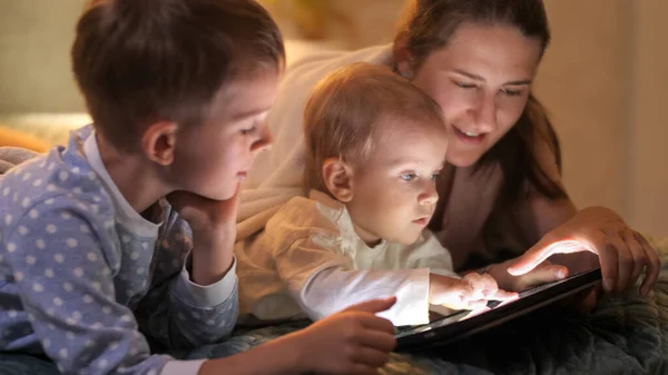 Cute Baby Boy Older Brother Playing Mother Tablet Computer Family — Stock Photo, Image