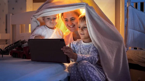 Portrait Two Smiling Boys Pajamas Watching Video Tablet Computer Mother — Stock Photo, Image