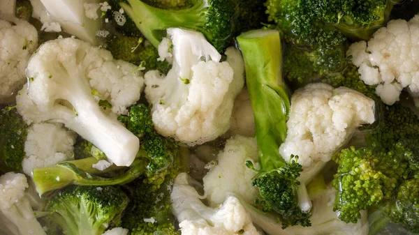 Makro Şat Sıcak Suda Brokoli Karnabahar Pişirme Sağlıklı Beslenme Organik — Stok fotoğraf