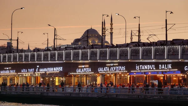 15Th March 2023 Turkey Istanbul Fisherman Restaurants Famous Galata Bridge — Stock Photo, Image