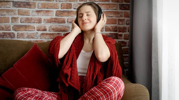 Happy Cheerful Woman Listening Music Dancing Sofa Living Room People — Stock Photo, Image