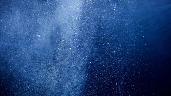 Luchtbellen Zweven Stijgen Naar Het Zeeoppervlak Zonlicht Schijnt Door Oceaan — Stockfoto