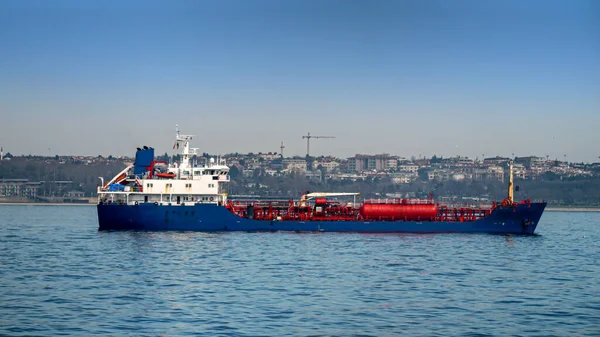 Grand Pétrolier Cargo Dans Port Mer Par Une Journée Ensoleillée — Photo