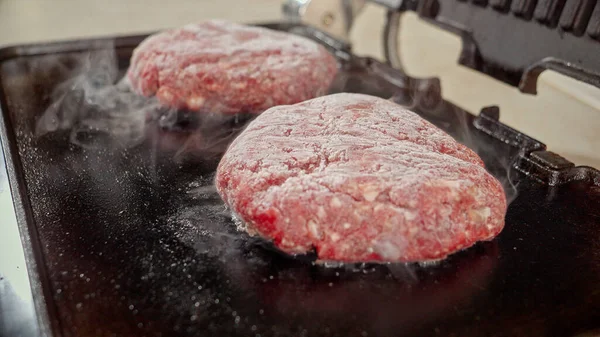Macro Shot Cooking Frozen Burgers Electric Grill Home Cooking Home — Stock Photo, Image
