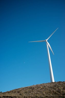 Sürdürülebilir elektrik üretimi için rüzgar türbinleri jeneratörü