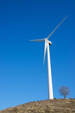 Sürdürülebilir elektrik üretimi için rüzgar türbinleri jeneratörü