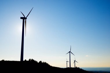 Sürdürülebilir elektrik üretimi için rüzgar türbini jeneratörleri