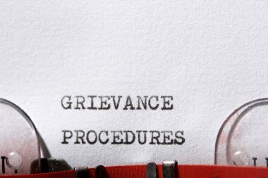 Şikayet prosedürleri bir daktilo ile yazılır.