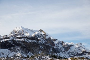 Pireneler tepeleri, Canfranc Vadisi, Huesca Eyaleti, İspanya Aragon.