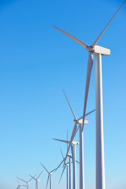 Sürdürülebilir elektrik üretimi için rüzgar türbinleri jeneratörleri