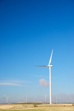 Elektrik üretimi için rüzgar türbinleri, Zaragoza ili, İspanya Aragon.