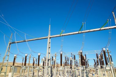 İspanya 'nın Zaragoza kentindeki enerji dağıtımı için elektrik santrali.