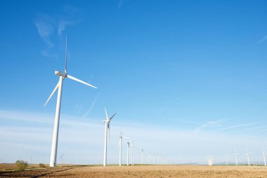 Sürdürülebilir elektrik üretimi için rüzgar türbini jeneratörleri