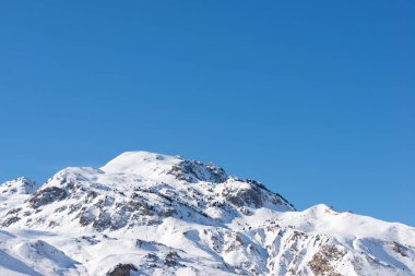 Pireneler 'deki karlı dağlar, Tena Vadisi, Aragon, Huesca Eyaleti, İspanya.