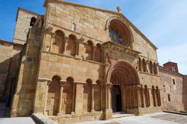 Santo Domingo 'nun Romen Kilisesi' nin ana cephesi Soria, Castilla Leon, İspanya