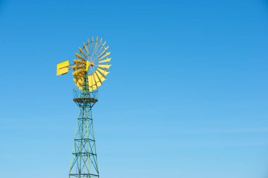 İspanya 'da tarım faaliyetleri için rüzgar çiftliği