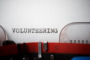 Daktiloyla yazılmış gönüllü kelime.