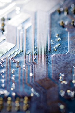 Mavi bir bilgisayarın tümleşik devresini kapat