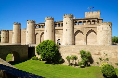 Aljaferia şatosu ve bahçeleri, Aragon 'un bölgesel yönetiminin merkezi, Zaragoza, Aragon, İspanya
