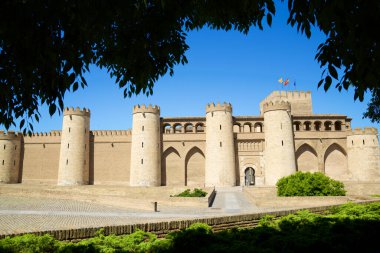 Aljaferia şatosu ve bahçeleri, Aragon 'un bölgesel yönetiminin merkezi, Zaragoza, Aragon, İspanya