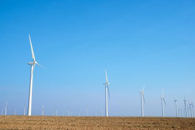 İspanya 'da sürdürülebilir elektrik üretimi için rüzgar türbini jeneratörleri