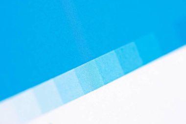 Resim için doğru rengi seçmek için renk örneği