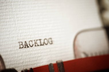 Bir daktiloyla yazılmış birikmiş sözcük.