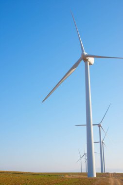 Zaragoza Eyaleti 'nde temiz elektrik üretimi için rüzgar türbini jeneratörleri, Aragon, İspanya
