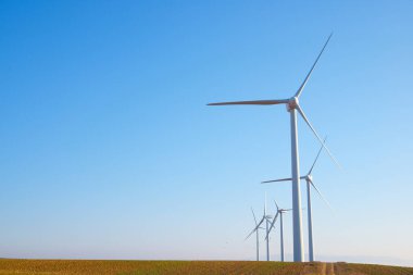 Zaragoza Eyaleti 'nde temiz elektrik üretimi için rüzgar türbini jeneratörleri, Aragon, İspanya