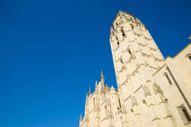 İspanya 'daki Castilla Leon, Segovia Katedrali' nin ana cephesine bakın..