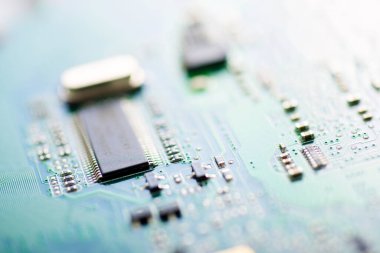 Mavi ve yeşil entegre bir bilgisayarı kapat