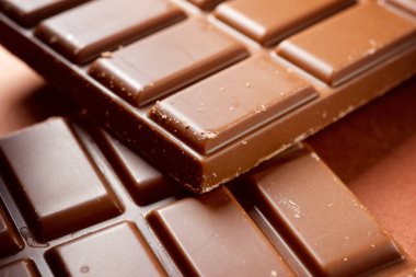 Sütlü çikolataya yakın çekim