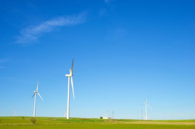 Sürdürülebilir elektrik enerji üretimi ve elektrik santrali için rüzgar türbinleri jeneratörleri