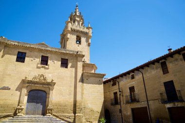 İspanya 'da Aragon, Uncastillo' daki Romanesk Aziz Mary Kilisesi.