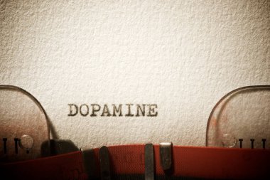 Daktiloyla yazılmış Dopamin kelimesi.