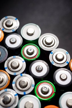 Geniş bir pil grubunu kapatın.