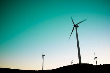 İspanya 'da temiz elektrik üretimi için rüzgar türbini jeneratörleri