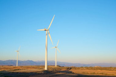 Sürdürülebilir elektrik üretimi için rüzgar türbini jeneratörleri