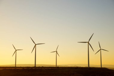 İspanya 'da sürdürülebilir elektrik üretimi için rüzgar türbini jeneratörleri