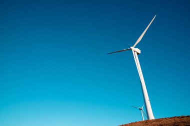 Sürdürülebilir elektrik üretimi için rüzgar türbini jeneratörleri