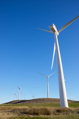 Temiz elektrik enerji üretimi için rüzgar türbinleri jeneratörleri