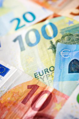 Avrupa Birliği banknotları bir masaya istiflenmiş