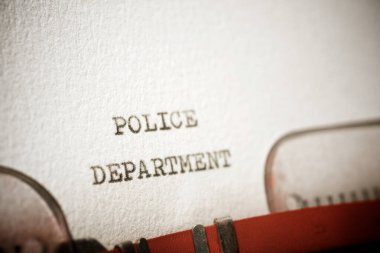 Polis departmanı daktiloyla yazılmış metin.