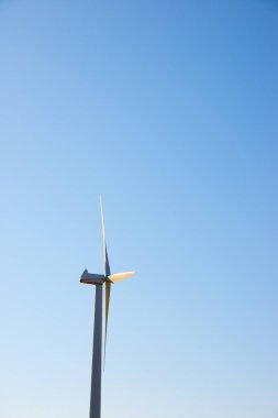 Sürdürülebilir elektrik üretimi için rüzgar türbinleri jeneratörü